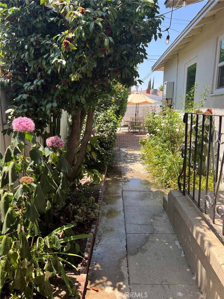 https://media.crmls.org/medias/b724f916-0e86-43f9-9b0c-b3423b42e7c0.jpg?preset=X-Large