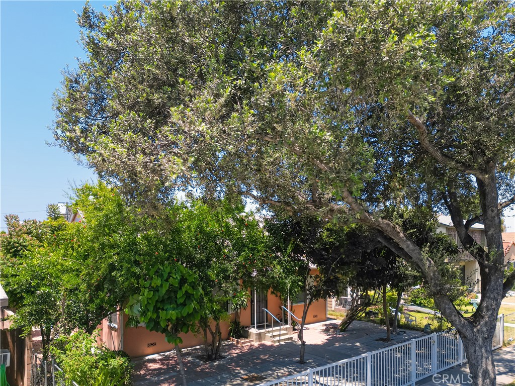 https://media.crmls.org/medias/b725a107-d523-4faf-823f-91c9290e5502.jpg?preset=X-Large