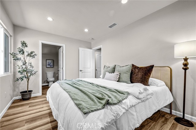 Image 17 of 39 For 14431 Harvest Ave