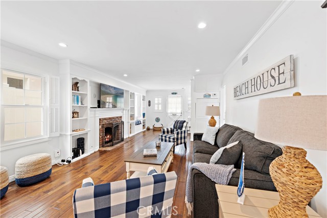 Detail Gallery Image 6 of 29 For 224 Amethyst, Newport Beach,  CA 92662 - 3 Beds | 3 Baths