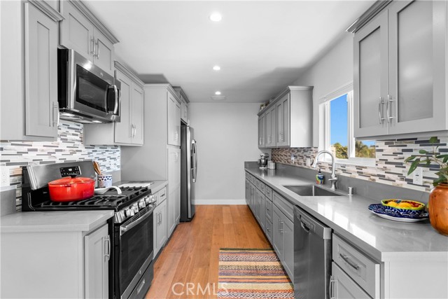 2408 Ives Lane, Redondo Beach, California 90278, 3 Bedrooms Bedrooms, ,Residential,Sold,Ives,SB21202682