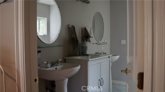 Detail Gallery Image 31 of 32 For 925 Sherlock Dr, Burbank,  CA 91501 - 3 Beds | 3 Baths