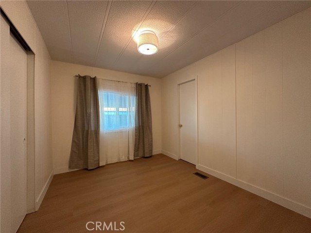 https://media.crmls.org/medias/b7272a97-6eac-4c8f-b3b4-e1bcb9d1213d.jpg