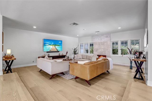 Detail Gallery Image 7 of 41 For 4936 Matula Dr, Tarzana,  CA 91356 - 3 Beds | 3 Baths