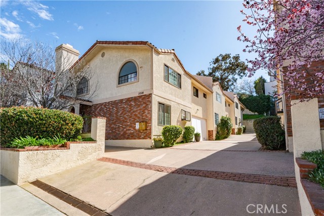 Detail Gallery Image 2 of 28 For 2008 Mathews Ave #C,  Redondo Beach,  CA 90278 - 3 Beds | 2/1 Baths