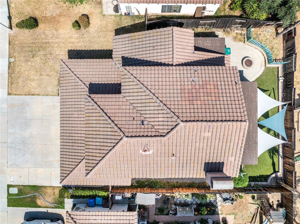https://media.crmls.org/medias/b7285bce-eed4-45bb-85fe-48c8430e42ce.jpg?preset=X-Large