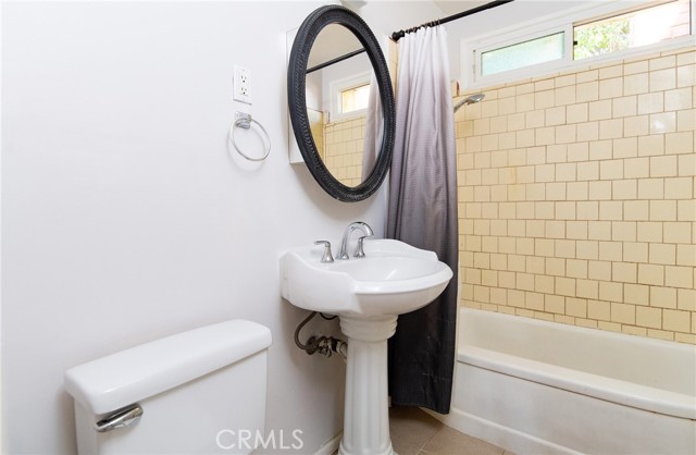 Detail Gallery Image 16 of 22 For 8725 Mccallum, Downey,  CA 90242 - 2 Beds | 1 Baths