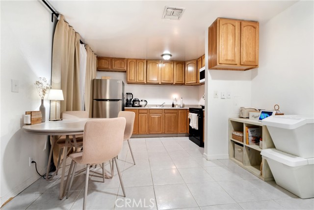 Detail Gallery Image 18 of 27 For 7321 Lennox Ave #I7,  Van Nuys,  CA 91405 - 2 Beds | 2 Baths