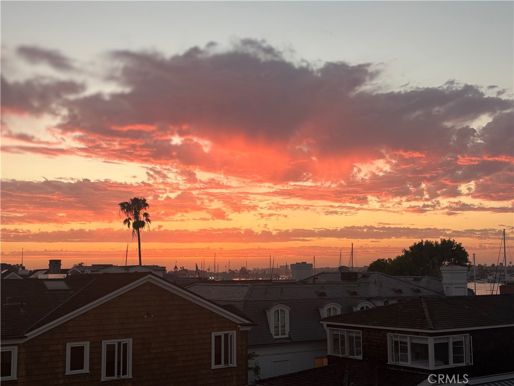 https://media.crmls.org/medias/b72b4989-4f92-4757-b099-a8befa6d1d1d.jpg?preset=X-Large