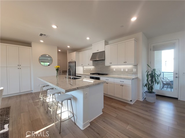 Detail Gallery Image 8 of 39 For 27078 Painted Sky Way, Valencia,  CA 91381 - 3 Beds | 2/1 Baths