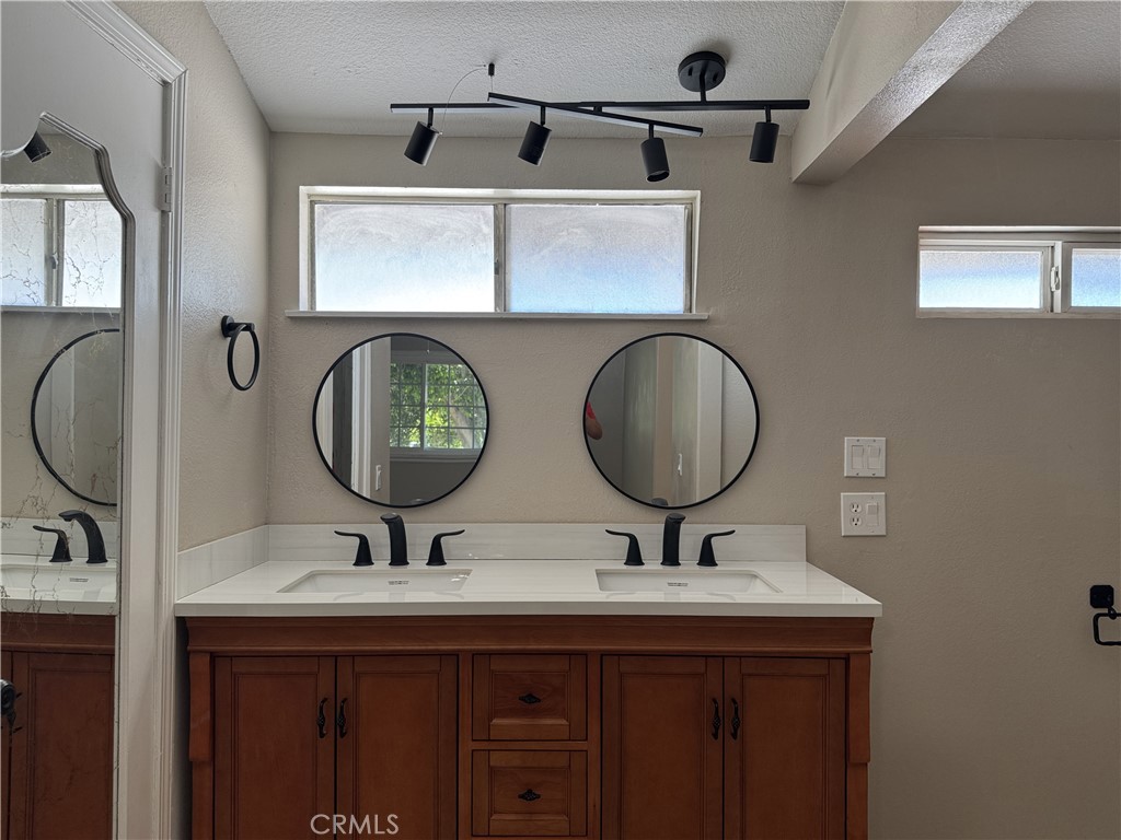 B72c5f94 721a 411c B83e C1bbb8000d3b