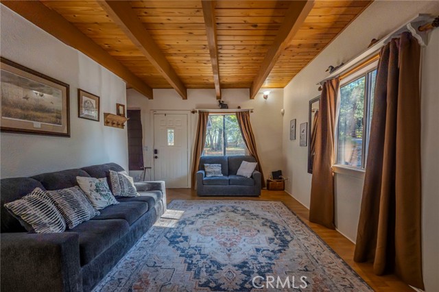 Detail Gallery Image 5 of 11 For 873 Holmes Lane, Sugarloaf,  CA 92386 - 3 Beds | 1/1 Baths