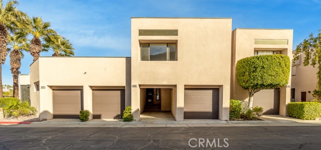 Detail Gallery Image 1 of 1 For 470 Village Square E, Palm Springs,  CA 92262 - 3 Beds | 3 Baths