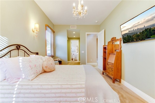 Detail Gallery Image 21 of 67 For 5230 Quakertown Ave, Woodland Hills,  CA 91364 - 5 Beds | 5 Baths