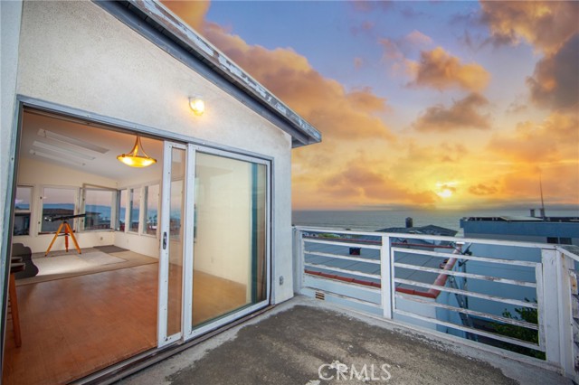 221 33rd Street, Manhattan Beach, California 90266, 3 Bedrooms Bedrooms, ,2 BathroomsBathrooms,Residential,Sold,33rd,NP21229064
