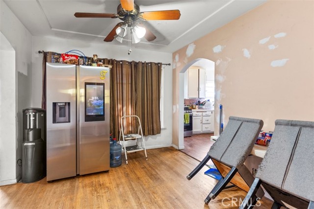 Detail Gallery Image 5 of 20 For 10001 Bowman Ave, South Gate,  CA 90280 - 4 Beds | 2 Baths