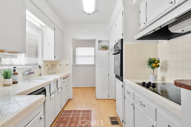 10525 Olive Street, Temple City CA: https://media.crmls.org/medias/b72e9dcf-26a2-4518-9909-4d1a94b24cd0.jpg