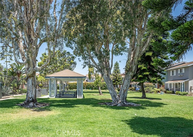 10230 Disney Circle, Huntington Beach CA: https://media.crmls.org/medias/b72f4249-206d-491f-9bc4-8155a9f68399.jpg