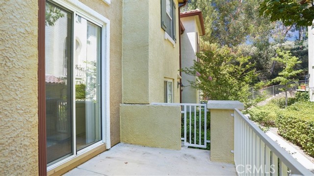Detail Gallery Image 2 of 19 For 23433 Abbey Glen Pl, Valencia,  CA 91354 - 2 Beds | 2/1 Baths