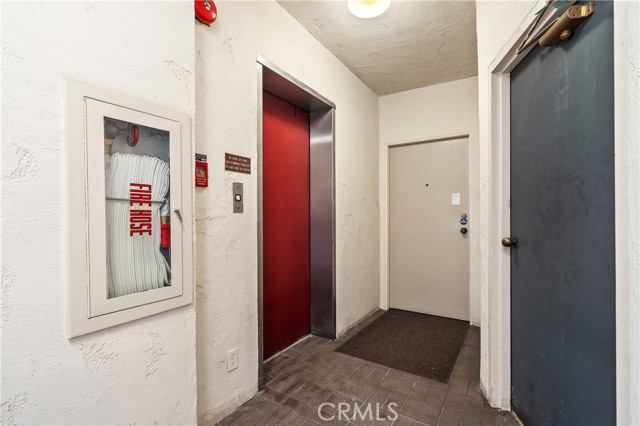 Detail Gallery Image 37 of 50 For 11687 Bellagio #12,  Los Angeles,  CA 90049 - 2 Beds | 2/1 Baths