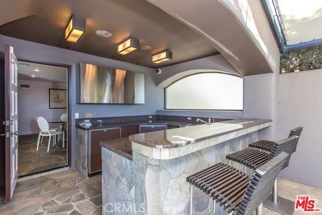 Detail Gallery Image 29 of 75 For 7218 Mulholland Dr, Los Angeles,  CA 90068 - 6 Beds | 9/1 Baths