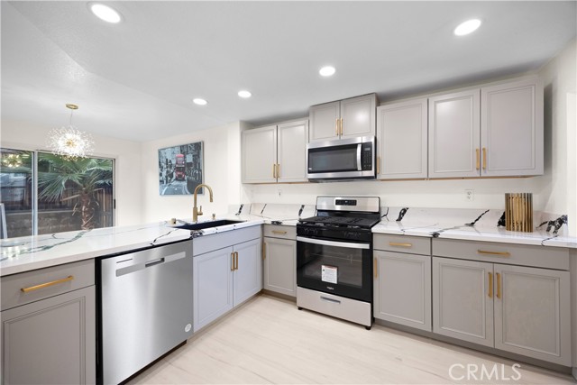 Detail Gallery Image 11 of 28 For 2407 Galisteo St, Corona,  CA 92882 - 3 Beds | 2/1 Baths