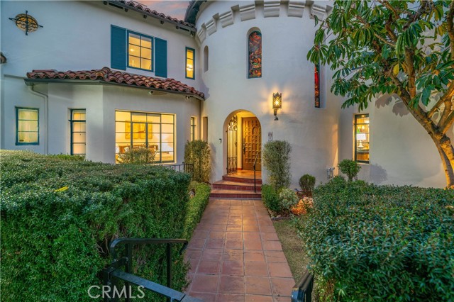 1812 Linda Vista Avenue, Pasadena CA: https://media.crmls.org/medias/b730338c-43c7-49c5-a605-979ba29e5df4.jpg