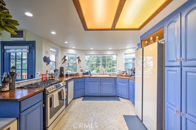 582 Rose Lane, Twin Peaks CA: https://media.crmls.org/medias/b7307783-f29b-4bdf-b1d4-5772ba6d7a16.jpg
