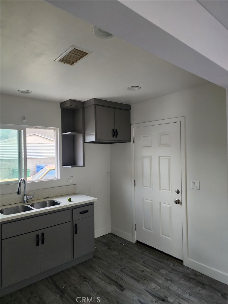 1020 W 47th Street