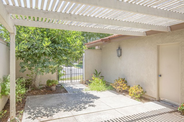 5006 Duverney, Laguna Woods CA: https://media.crmls.org/medias/b7314609-700c-4387-a7de-8db397b94a7f.jpg