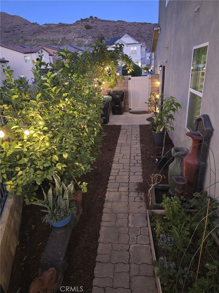https://media.crmls.org/medias/b73163b4-595d-4677-ad56-54634940cd7b.jpg?preset=X-Large