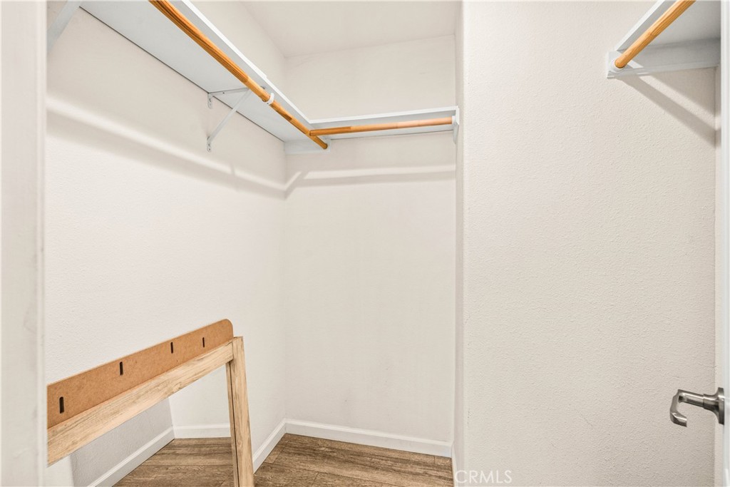 https://media.crmls.org/medias/b731682e-35fe-4e01-8ac2-a8f699b3f530.jpg?preset=X-Large