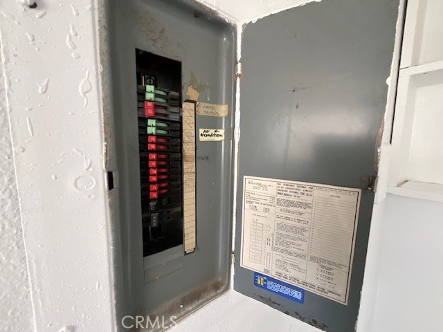 https://media.crmls.org/medias/b7320808-3eb5-4b4b-ac3c-542ef0da1450.jpg?preset=X-Large