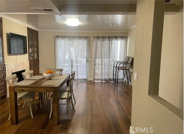 Detail Gallery Image 3 of 18 For 404 Brighton Springs, Costa Mesa,  CA 92627 - 2 Beds | 1/1 Baths