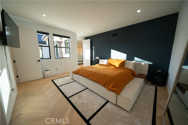 Detail Gallery Image 65 of 74 For 17437 Oak Creek Ct, Encino,  CA 91316 - 5 Beds | 5/1 Baths