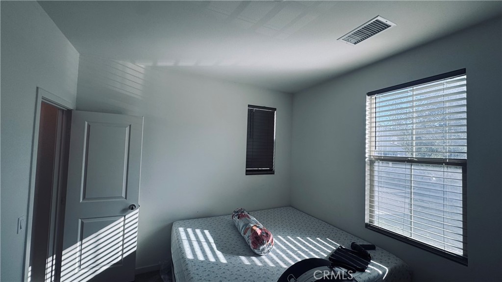 https://media.crmls.org/medias/b7330d9a-b0df-4d7d-9c95-8a92be033411.jpg?preset=X-Large