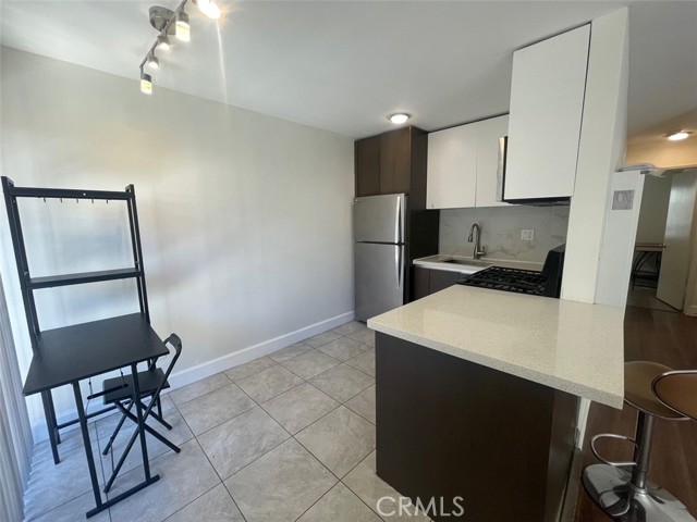 Detail Gallery Image 4 of 13 For 1250 W 37th St #3,  Los Angeles,  CA 90007 - 2 Beds | 1 Baths