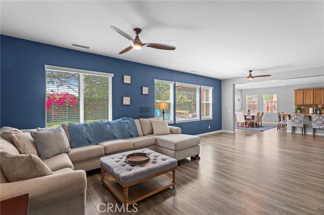 32701 Juniper Berry Drive, Winchester CA: https://media.crmls.org/medias/b7339873-efb4-4ac5-bcb4-a44513716384.jpg