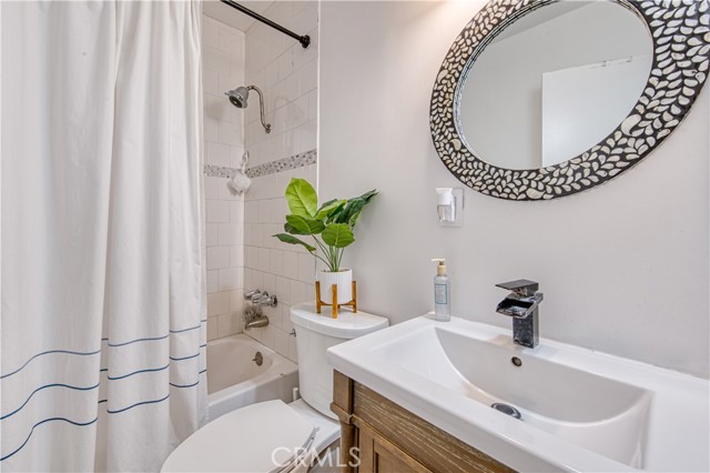 4430 W 166th Street, Lawndale CA: https://media.crmls.org/medias/b7346c5e-0a47-4c71-8ad2-d06d9f4b923b.jpg