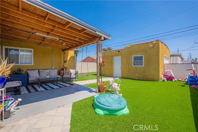 764 W 107th Street, Los Angeles CA: https://media.crmls.org/medias/b7349b3c-d6d9-48f5-bf4b-6985631697ad.jpg