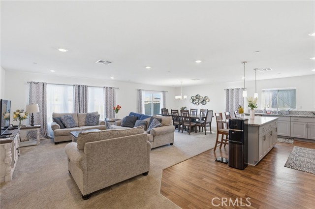 Detail Gallery Image 7 of 42 For 2113 E Donatello St, Lancaster,  CA 93535 - 3 Beds | 2 Baths