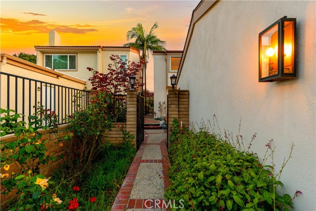 Detail Gallery Image 4 of 69 For 54 Willow Tree, Irvine,  CA 92612 - 4 Beds | 3 Baths