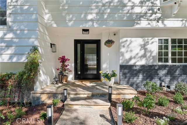 Detail Gallery Image 4 of 73 For 4590 Ensenada Dr, Woodland Hills,  CA 91364 - 3 Beds | 2/1 Baths