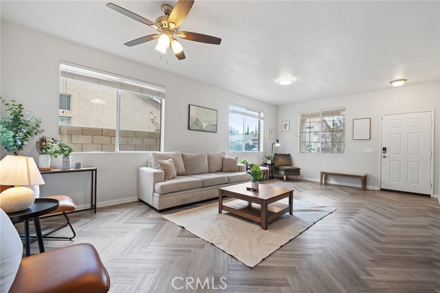 Detail Gallery Image 5 of 37 For 3423 Racquet Ln, Palmdale,  CA 93551 - 5 Beds | 3 Baths