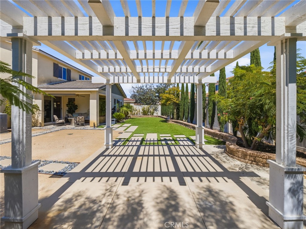 https://media.crmls.org/medias/b736ef02-956d-420e-9172-e1d5645682fe.jpg?preset=X-Large