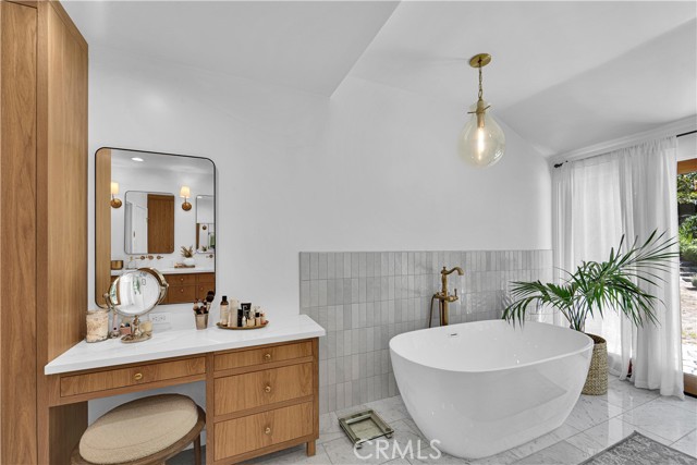 Detail Gallery Image 29 of 59 For 18090 Karen Dr, Encino,  CA 91316 - 4 Beds | 2/1 Baths