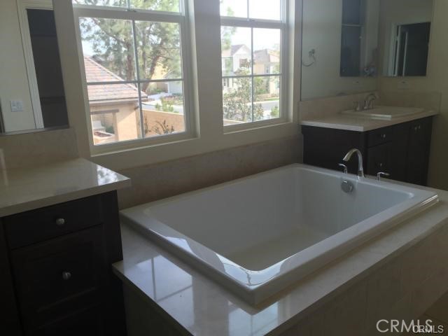 Detail Gallery Image 7 of 8 For 158 Cloudbreak, Irvine,  CA 92618 - 4 Beds | 4 Baths