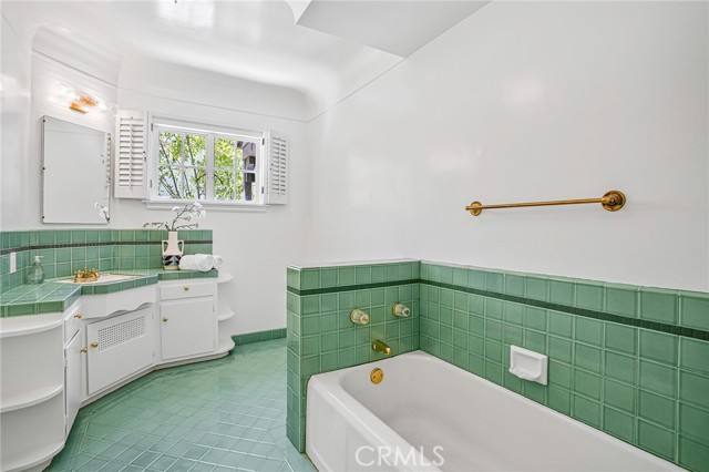 3975 Van Noord Avenue, Studio City CA: https://media.crmls.org/medias/b73835a7-5b31-4ae6-84ed-43caeceb732f.jpg