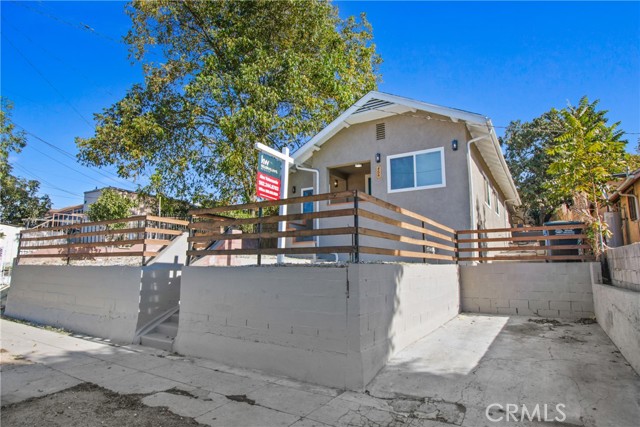 Detail Gallery Image 2 of 12 For 454 S Bonnie Beach Pl, Los Angeles,  CA 90063 - 4 Beds | 3 Baths