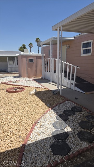 701 Montara, Barstow CA: https://media.crmls.org/medias/b738b6a5-6f51-4bdf-bb85-7407b80bcc95.jpg